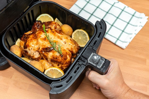 Mελέτη-κόλαφος για τα Air Fryer: «Μας ακούνε και κλέβουν προσωπικά δεδομένα»